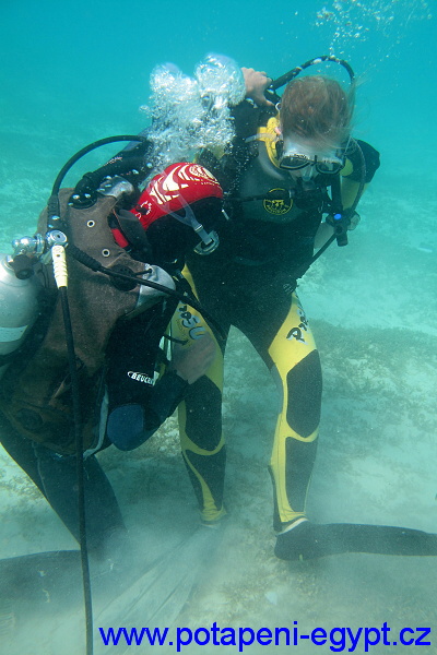 Sundávání výstroje